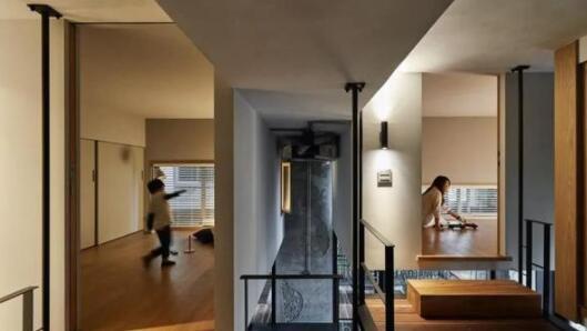 钢结构的房子太过冷硬?看过这家后感觉便不一样