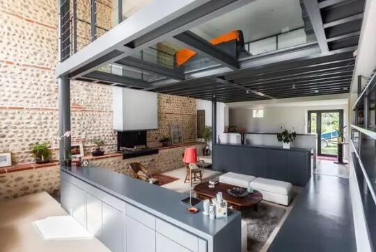 钢结构的房子太过冷硬?看过这家后感觉便不一样