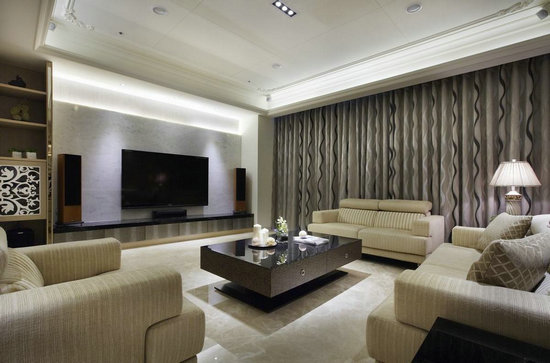 客厅设计二,利用层次丰富的线板呈现,细细堆栈出浪漫迷人的新古典线条语汇,辅以间照相佐,创造向上延伸的绝佳视感体验。